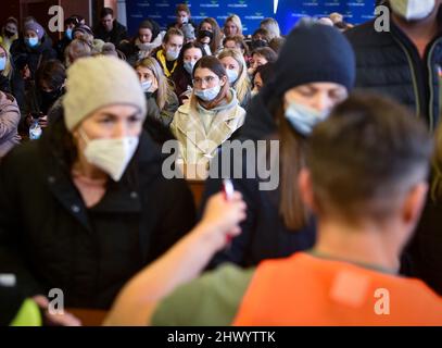 Jihlava, Repubblica Ceca. 08th Mar 2022. Centro di assistenza regionale per i rifugiati ucraini a Jihlava, Repubblica Ceca, 8 marzo 2022. Credit: Lubos Pavlicek/CTK Photo/Alamy Live News Foto Stock