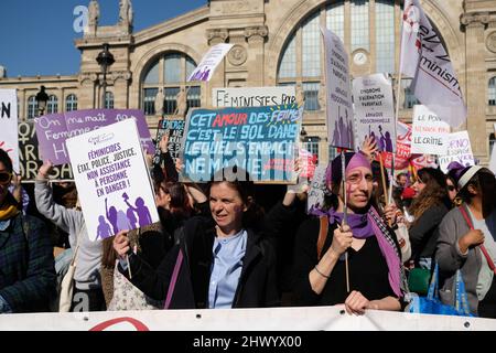 Grande successo a Parigi per la Giornata internazionale dei diritti della donna Foto Stock