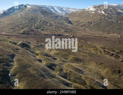 Vista aerea di Talla e Gameshope progetto di restauro habitat in corso di realizzazione da parte del Borders Forest Trust. Piantatrice ad albero singolo per scala inferiore DX. Foto Stock