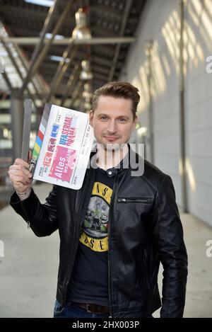 Colonia, Germania. 07th Mar 2022. L'attore Bastian Semm può essere visto nella serie RTL 'Alles was zählt' come uomo d'affari Casper Seitz dal 14.03.2022. Credit: Horst Galuschka/dpa/Alamy Live News Foto Stock