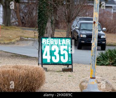 L'aumento dei prezzi della benzina come postato in Dennis, Massachusetts su Cape Cod, USA Foto Stock