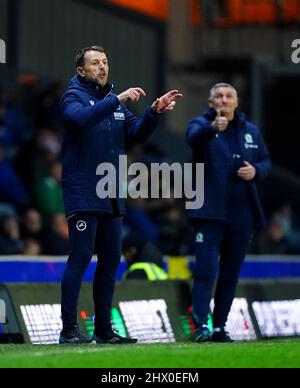 Il manager di Millwall Gary Rowett si attira sulla linea di contatto durante la partita Sky Bet Championship a Ewood Park, Blackburn. Data foto: Martedì 8 marzo 2022. Foto Stock