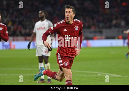 Monaco di Baviera, Germania. 08th Mar, 2022. Goaljubel Robert LEWANDOWSKI (FC Bayern Monaco di Baviera) giubilo, gioia, entusiasmo, azione. Campionato dei campioni di calcio/ turno del 16 FC Bayern Monaco - RB Salzburg su 08.03.2022 ALLIANZARENA. Credit: dpa/Alamy Live News Foto Stock