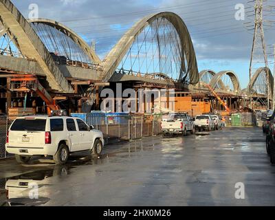 6th Street bridge in costruzione nel centro di Los Angeles, California Foto Stock
