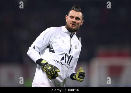 Nizza, Francia, 5th marzo 2022. Alexandre Letellier del PSG guarda avanti durante il riscaldamento prima della partita di Uber che mangia Ligue 1 allo Stadio Allianz Riviera di Nizza. Il credito d'immagine dovrebbe essere: Jonathan Moscrop / Sportimage Foto Stock