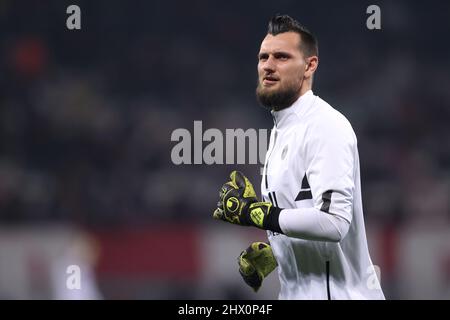 Nizza, Francia, 5th marzo 2022. Alexandre Letellier del PSG guarda avanti durante il riscaldamento prima della partita di Uber che mangia Ligue 1 allo Stadio Allianz Riviera di Nizza. Il credito d'immagine dovrebbe essere: Jonathan Moscrop / Sportimage Foto Stock