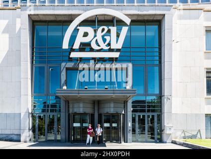 Schaerbeek, Bruxelles - Belgio, 06 29 2019 - edificio degli uffici della compagnia di assicurazione P e V di Botanique Foto Stock