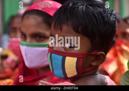 Kolkata, India. 08th Mar 2022. Varie Women Right Organisation hanno organizzato un raduno sulla Giornata Internazionale della Donna, come osservato il 8th marzo di ogni anno in tutto il mondo. Il tema di quest'anno è "l'uguaglianza di genere oggi per un domani sostenibile", e "l'invito ad un'azione climatica per le donne, da parte delle donne". Rafforzare il sistema di sostegno ai disabili, ai trasporti, alle queer e alle donne per creare una società inclusiva. (Foto di Sukhomoy Sen/Pacific Press) Credit: Pacific Press Media Production Corp./Alamy Live News Foto Stock