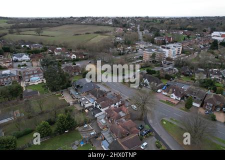 Chigwell Essex UK drone vista aerea strada alta e strade residenziali Foto Stock