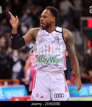 Bonn, Germania. 08th Mar 2022. Telekom Dome, Basketball Bundesliga, Matchday 24, BBL, Telekom cestini Bonn vs FC Bayern Monaco, Deshaun Thomas (Bayern) gesti. Credit: Juergen Schwarz/Alamy Live News Foto Stock