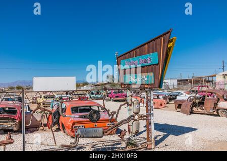 'Drive-in' è una pseudo installazione di cinema drive-in degli artisti Stefan Ashkenazy, Sean Dale Taylor e Arwen Byrd. Foto Stock