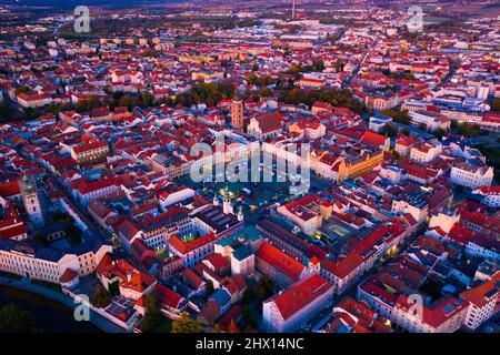 Veduta aerea di Ceske Budejovice al crepuscolo, Repubblica Ceca Foto Stock