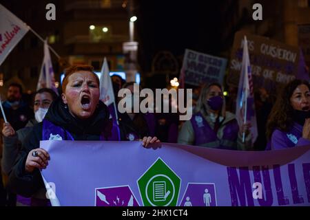 Valencia, Valencia, Venezuela. 8th Mar 2022. La manifestazione chiamata da Galegas 8M ha fatto un giro per le strade del centro di Pontevedra in Galizia, Spagna, dal Pazo Provinciale alla Plaza de la Herreria. (Credit Image: © Elena Fernandez/ZUMA Press Wire) Foto Stock