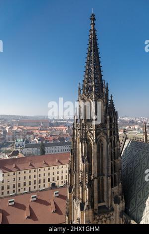 Guglia della cattedrale di San Vito a Praga Foto Stock