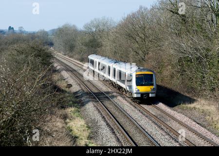 Treno diesel Chiltern Railways classe 168 a Shrewley, Warwickshire, Regno Unito Foto Stock