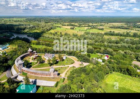 Vista della fortezza Baturyn con il fiume Seym in Ucraina Foto Stock