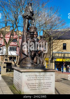 Il Duke of Wellingtons Regimental Memorial è stato inaugurato nel maggio 2019 presso i Woolshops di Halifax Yorkshire Inghilterra Foto Stock