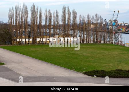 L'iscrizione - Nigdy wiecej wojny (in inglese: Niente più guerra).Gdansk Westerplatte, Polonia Foto Stock