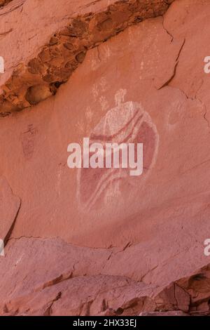 L'uomo di baseball è un antico pittogramma ancestrale Puebloan nativo americano in Chinle Wash sulla Riserva Navajo nello Utah. E 'stato dipinto più th Foto Stock