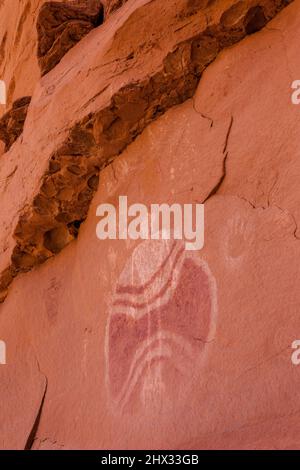 L'uomo di baseball è un antico pittogramma ancestrale Puebloan nativo americano in Chinle Wash sulla Riserva Navajo nello Utah. E 'stato dipinto più th Foto Stock