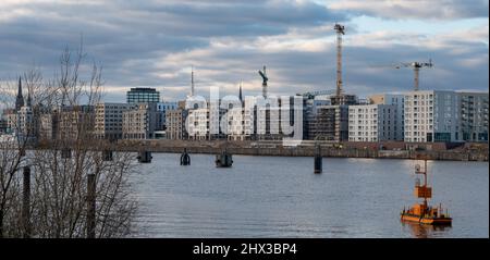 Il nuovo quartiere costruito Baakenhafen al fiume Elba ad Amburgo, Germania. Foto Stock