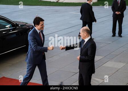 Berlino, Germania. 09th Mar 2022. Il Cancelliere OLAF Scholz ha accolto il primo ministro canadese Justin Trudeau. Scholz ha parlato con Trudeau della guerra in Ucraina, della politica climatica e degli obiettivi internazionali sul clima. (Foto di Ralph Pache/PRESSCOV/Sipa USA) Credit: Sipa USA/Alamy Live News Foto Stock