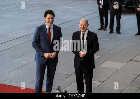 Berlino, Germania. 09th Mar 2022. Il Cancelliere OLAF Scholz ha accolto il primo ministro canadese Justin Trudeau. Scholz ha parlato con Trudeau della guerra in Ucraina, della politica climatica e degli obiettivi internazionali sul clima. (Foto di Ralph Pache/PRESSCOV/Sipa USA) Credit: Sipa USA/Alamy Live News Foto Stock