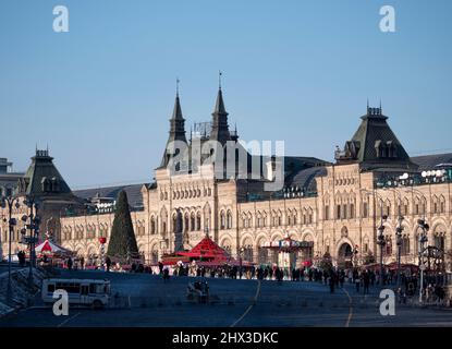 MOSCA - JULE 27: Il grande magazzino GUM, Piazza Rossa su Jule 27, 2019 a Mosca, Russia. Foto Stock