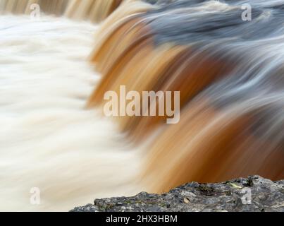 Cascate superiori di Aysgarth sul fiume Ure a Wensleydale, Yorkshire Dales National Park Foto Stock