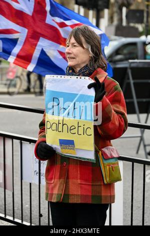 Londra, Regno Unito. I manifestanti SODEM hanno manifestato contro il governo conservatore e le sue politiche nei confronti dei rifugiati provenienti dall'Urkaine in particolare. Foto Stock