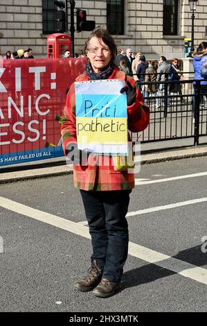 Londra, Regno Unito. I manifestanti SODEM hanno manifestato contro il governo conservatore e le sue politiche nei confronti dei rifugiati provenienti dall'Urkaine in particolare. Foto Stock