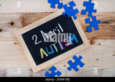 Autismo scritto su lavagna, 2 aprile giornata mondiale autismo Foto Stock