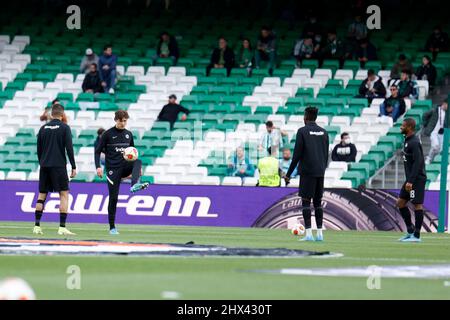 Sevilla, Spagna. 09th Mar 2022. Calcio: Europa League, round knockout, round di 16, prima gamba. Betis Sevilla - Eintracht Frankfurt all'Estadio Benito Villamarin. Riscaldamento dei giocatori Eintracht. Credit: Daniel Gonzalez Acuna/dpa/Alamy Live News Foto Stock