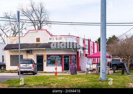 JEFFERSON, LA, USA - 3 MARZO 2022: Jefferson Seafood Shack sulla Jefferson Highway nella periferia di New Orleans Foto Stock