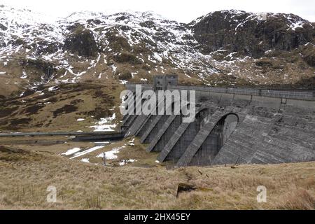 Diga di Lawers, Lochan na Laige, Grampian Mpuntains, Highlands scozzesi Foto Stock