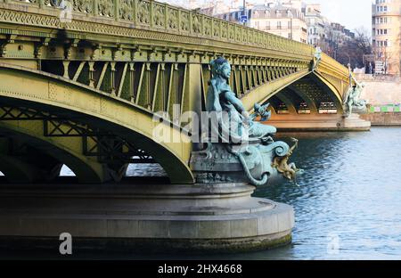 Il famoso ponte Mirabeau fu costruito nel 1893 . Parigi Francia. Foto Stock