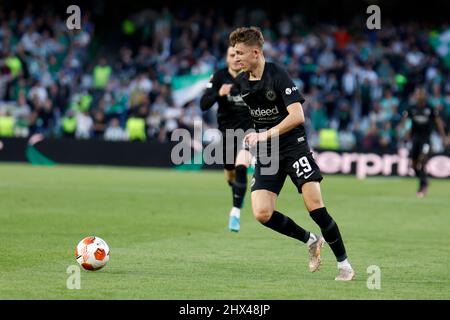 Sevilla, Spagna. 09th Mar 2022. Calcio, Europa League, round knockout, round di 16, prima gamba, Betis Sevilla - Eintracht Frankfurt, Estadio Benito Villamarin: Jesper Lindstrom di Eintracht Frankfurt in azione. Credit: Daniel Gonzalez Acuna/dpa/Alamy Live News Foto Stock