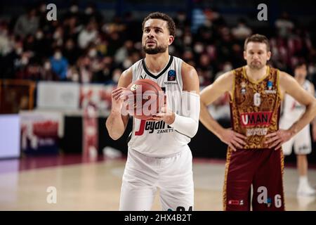 Venezia, Italia. 09th Mar 2022. Kyle Weems (Segafredo Virtus Bologna) durante la stagione di Umana Reyer Venezia vs Virtus Segafredo Bologna, Campionato europeo di pallacanestro a Venezia, Italia, marzo 09 2022 Credit: Agenzia fotografica indipendente/Alamy Live News Foto Stock