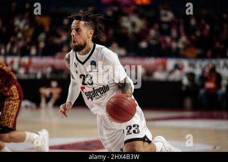 Venezia, Italia. 09th Mar 2022. Daniel Hackett (Segafredo Virtus Bologna) durante la stagione di Emana Reyer Venezia vs Virtus Segafredo Bologna, Campionato europeo di pallacanestro a Venezia, Italia, marzo 09 2022 Credit: Agenzia fotografica indipendente/Alamy Live News Foto Stock