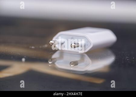 Blocchi di ricarica per la ricarica del telefono in bianco. Foto Stock