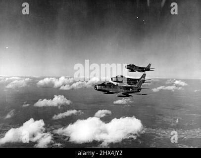 Little Canada -- la Royal Canadian Air Force in Inghilterra Sabres di i Fighter Wing, Royal Canadian Air Force, in volo. Giugno 01, 1952. Foto Stock