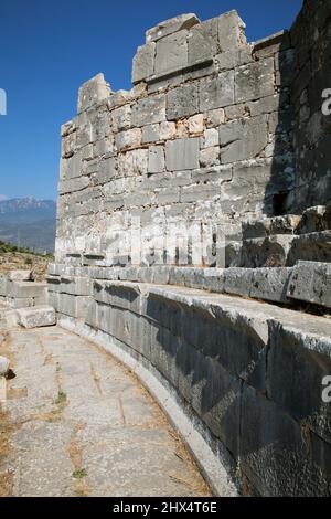 Turchia, vicino Kalkan, Xanthos, un muro nel teatro Foto Stock