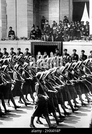 Truppe italiane Donne milizia. Luglio 22, 1939. (Foto di World's News). Foto Stock