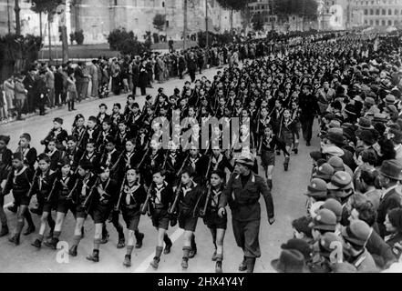 Truppe italiane Balilla (Organizzazione Italiana ragazzi). Maggio 25, 1936. Foto Stock