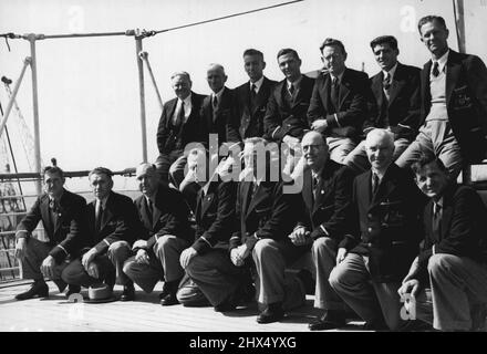 Squadra olimpica 'Aussies' : 'a sparare' la squadra di fucile dell'Australia che è arrivato a Tilbury al giorno, sono raffigurati da sinistra a destra.prima fila : MR. J. Holt; MR. W. J. Harris, MR. P. A. Pavey; MR. L. dove; MR. J. Cadden; MR. C. o'Neill, MR. E. Dean; Sig. M. Menghini; Back row : Sig. J. L. Wise; Sig. H. M. Natt; Sig. R. B. Gratte; Sig. V. R. Butterworth; Sig. N. Goff; Sig. R. Parker; e Sig. C. A. Platt.Part della squadra australiana dei Giochi Olimpici, sono arrivati a Tilbury a bordo del R.M.S. Orion (mercoledì). La festa includeva la squadra di pallanuoto e due yachtsmen che hanno portato i propri yacht con t Foto Stock