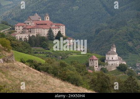 Indietro strade Nord Italia - Drive 9, Indietro strade Nord Italia, Trentino Alto Adige, chiusa, Convento Sabbiona e vista sulla Val Isarco Foto Stock