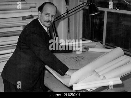 Scotsman vince il Cathedral Design - MR. Spence visto con alcuni dei suoi disegni precedenti della Cattedrale. Il Sig. Basil Spence di Edimburgo ha avuto un disegno per la nuova Cattedrale di Coventry accettato. Agosto 15, 1951. (Foto per foto del contratto della posta giornaliera). Foto Stock