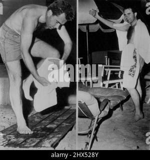 Nixon in vacanza -- Vice Presidente eletto Robert M. Nixon,(l), asciuga i piedi dopo una nuotata notturna nel surf a Miami Beach stasera, e onde ai fotografi (r), come lei si prepara a rilassarsi dopo la sua nuotata serale. Nixon e la sua famiglia sono arrivati oggi da Washington per una vacanza dopo la sua strenua campagna, e ha detto che sarebbe stato qui per una settimana forse più a lungo. Sig. Nixon. . . – forte e pia. Novembre 10, 1952. (Foto di AP Wirephoto). Foto Stock