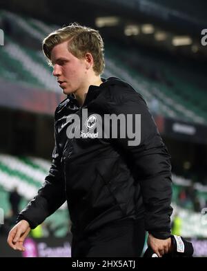 Siviglia, Spagna. 09h, marzo 2022. Jens Petter Hauge di Eintracht Francoforte visto dopo la partita della UEFA Europa League tra Real Betis ed Eintracht Francoforte all'Estadio Benito Villamarin di Siviglia. (Photo credit: Gonzales Photo - Mario Diaz Rasero). Foto Stock