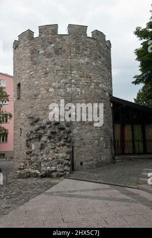 Slovenia, regione litoranea, Valle di Vipava, Ajdovscina, resti della torre circolare romana nel centro della città Foto Stock